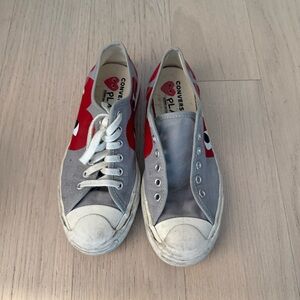 COMME des GARÇONS PLAY x Converse Grey Low Top Sneakers with Red Heart